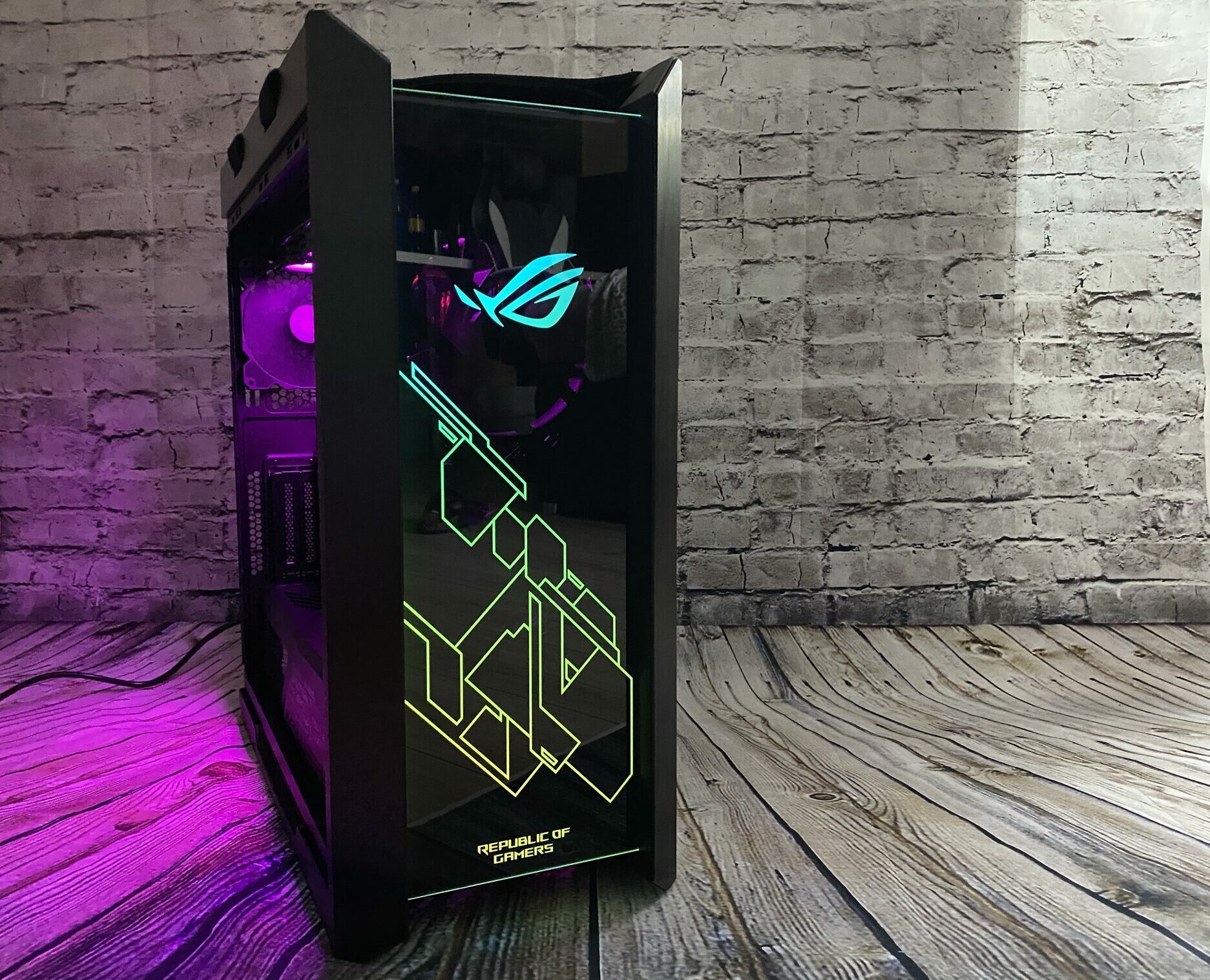 Asus Rog Strix Helios The Colossus From Rog In Review