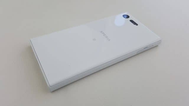 Sony-Xperia-X-Compact-9