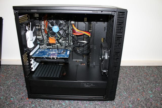 Internal structure with hardware of the Fractal Design Define Mini C