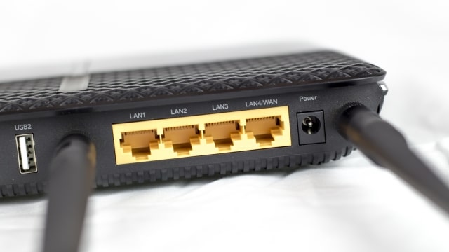 TP-Link Archer VR600v with four LAN- & WAN-connections