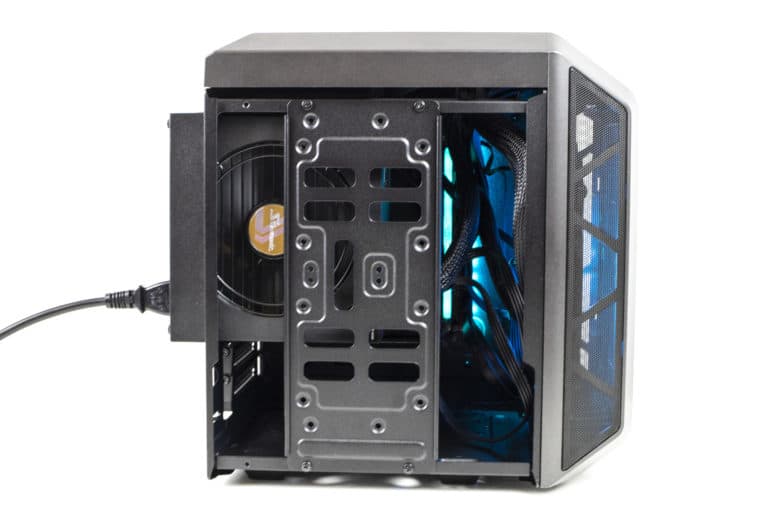 Cooler Master MasterCase H100 with built-in system
