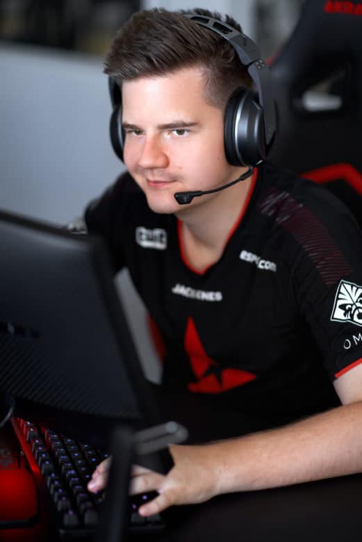 Progamer dupreeh from Team astralis shows the piece