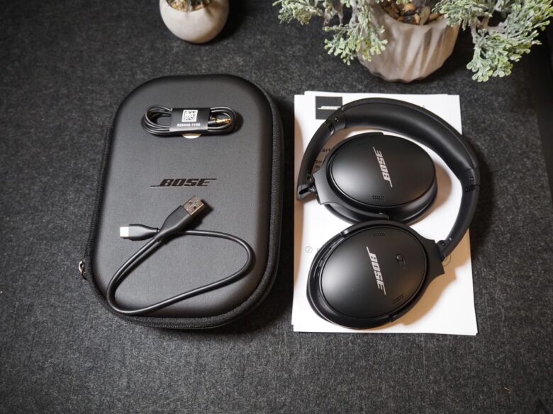 Bose QuietComfort 45 review: The scope of delivery