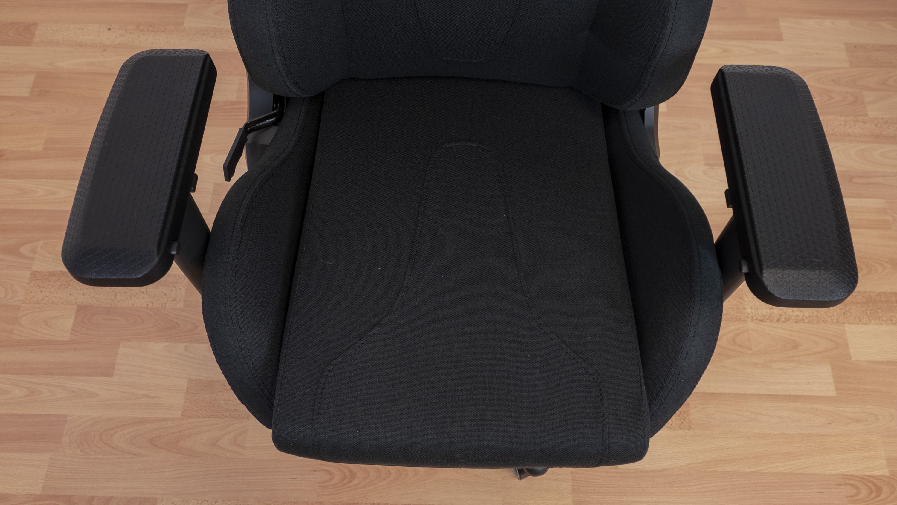 There\'s Corsair for room everyone! test: gaming chair in TC200