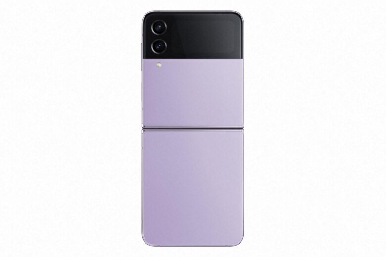 The folded-out Samsung Galaxy Z Flip4 in the color "Bora Purple"