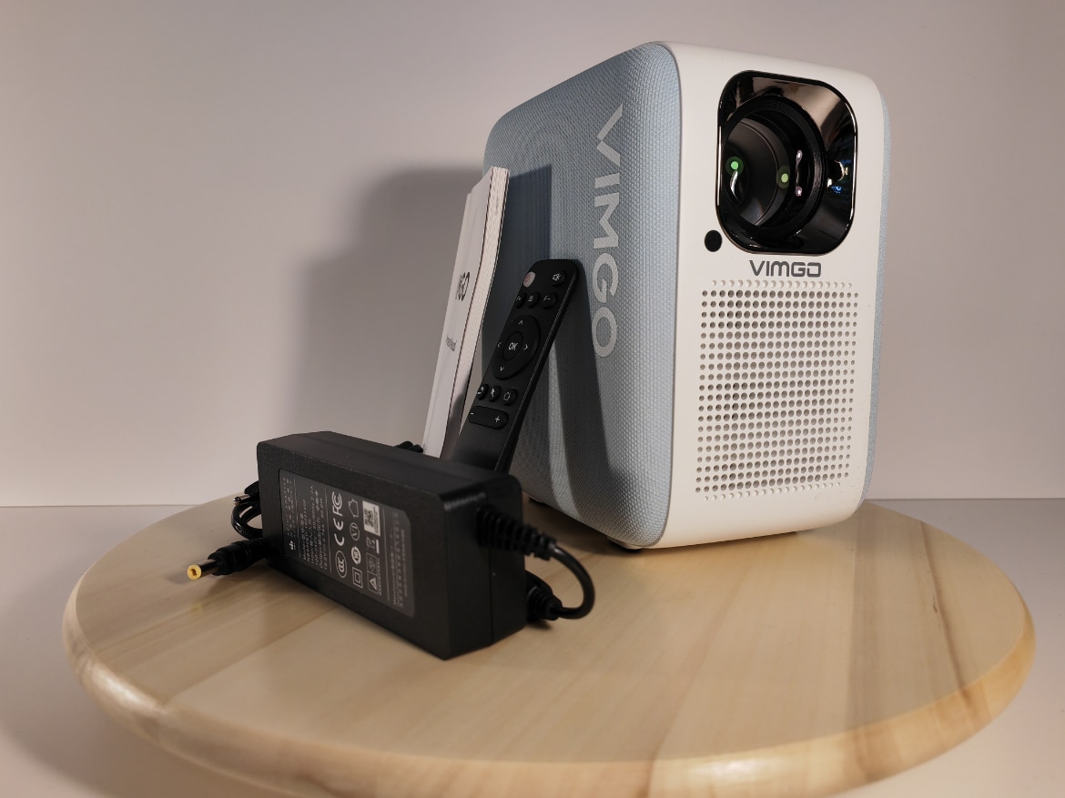 VIMGO Smart Mini Projector P10 - affordable LED projector in test