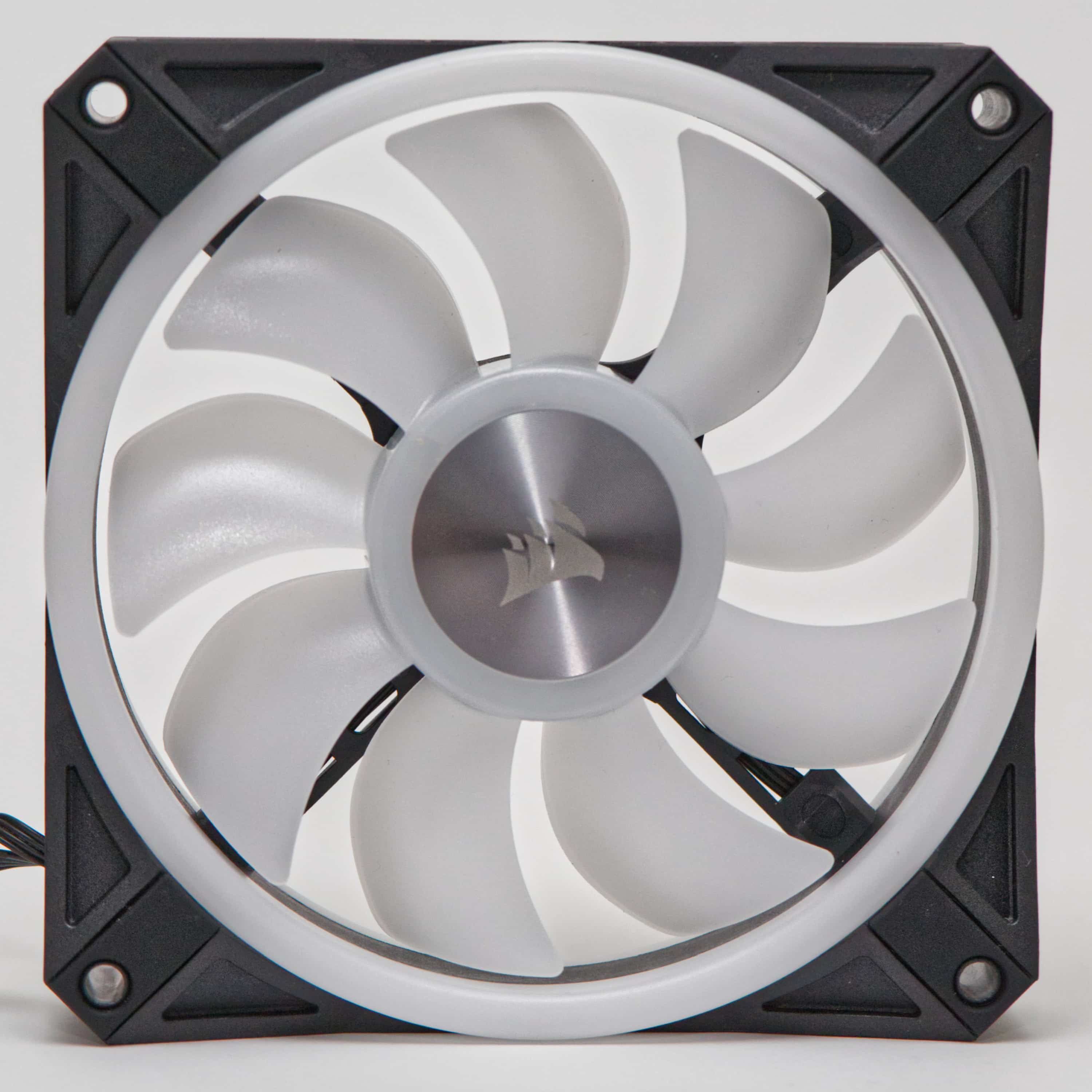Ventilateur Radiateur SWAFAN 12 RGB (lot de 3 ventilateurs)