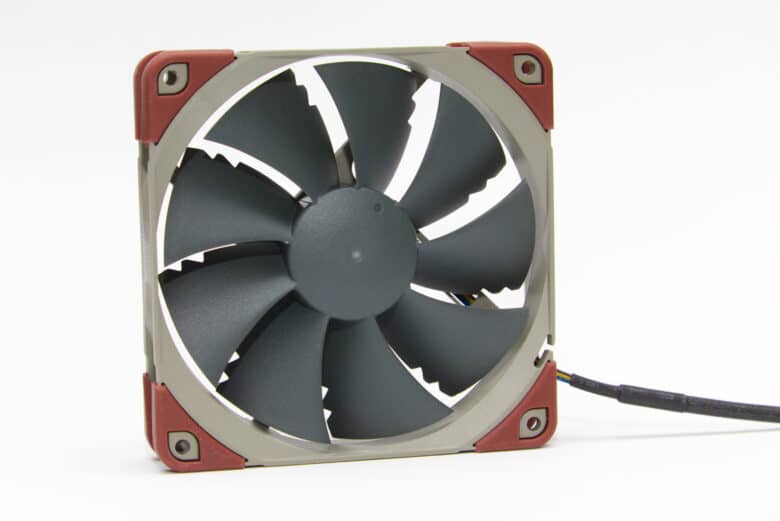 Noctua NF-P12 redux-1700 with brown corners