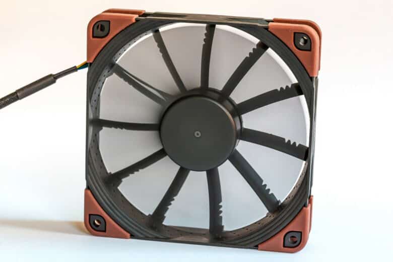 Front view of the running Noctua NF-F12 industrialPPC-3000 PWM in review