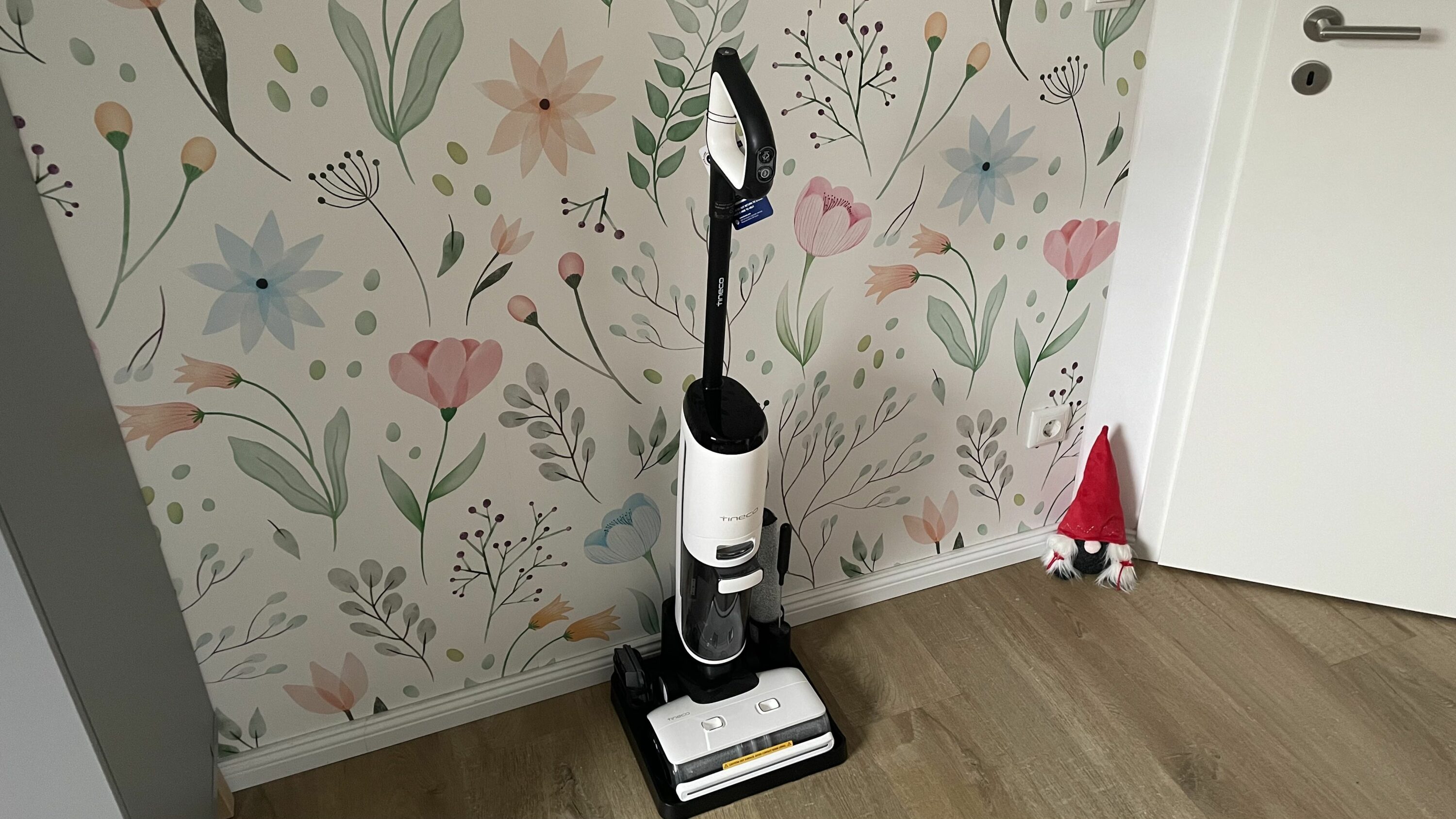 Introducing the Tineco FLOOR ONE S7 PRO: A hard floor cleaner like