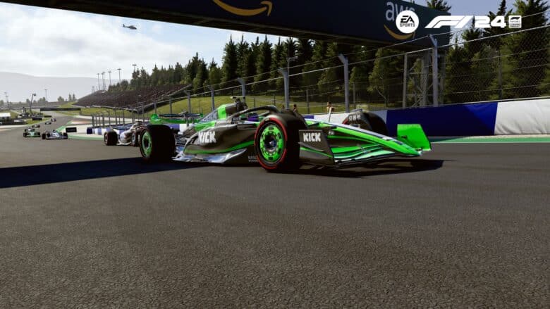 F1 24 Gameplay. Screenshot Zeigt Valtteri Bottas beim Überholen.