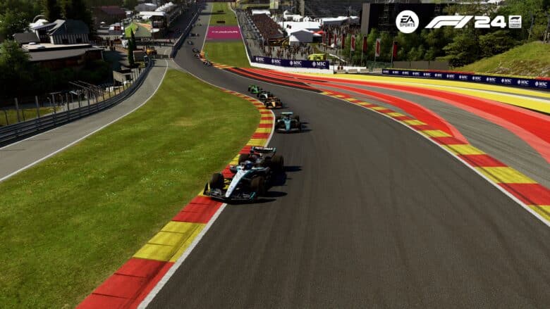 Screenshot aus F1 24 zeigt ein Rennen in Spa-Fracorchamps mit Mercedes in Führung.