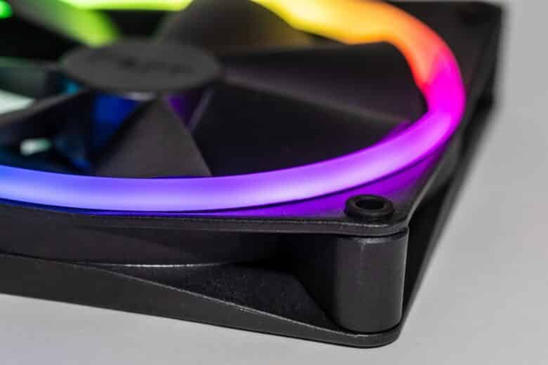 Leuchtende NZXT F140 RGB