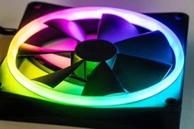 NZXT F140 RGB mit leuchtendem Rahmen